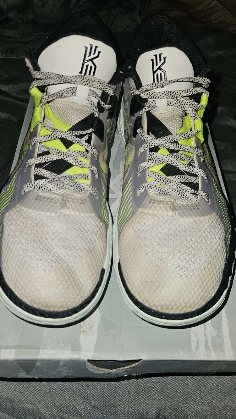 Nike Kyrie Flytrap V Basketball Shoes Summit White/Volt/Black CZ4100-101